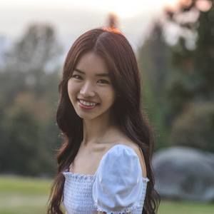 Meet your Posher, Elaine